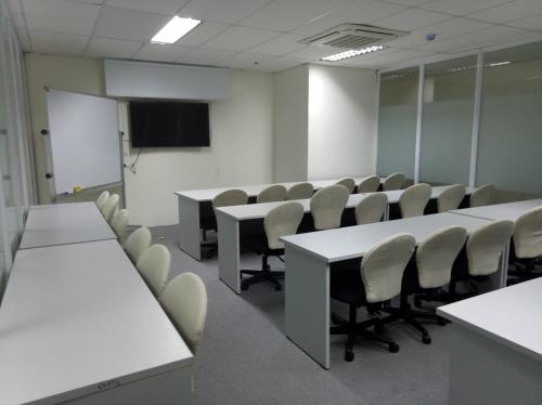 FOR RENT / LEASE: Office / Commercial / Industrial Manila Metropolitan Area > Mandaluyong 2