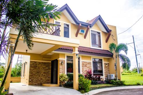 FOR RENT / LEASE: House Cavite