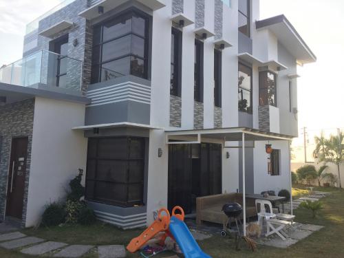 FOR SALE: House Rizal > Antipolo 2