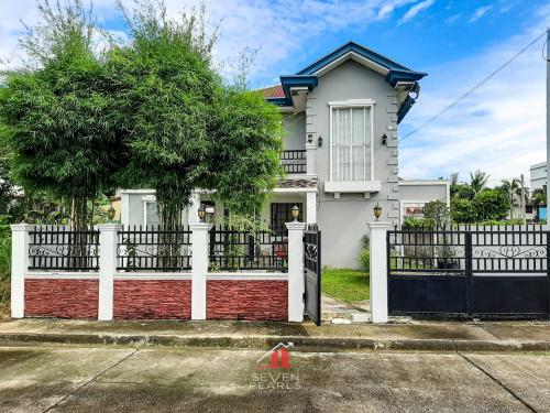 FOR SALE: House Cavite > Imus 1