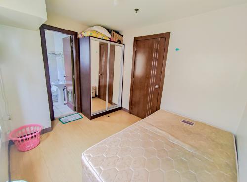 Floor Area: 28sqm | FACING AMENITIES | For Lease at P18,000/month inclusive of dues | Furnished except TV | 1 Bedroom with AC | With Sofa Bed | With Dining Set | With Pull-out Bed | With Refrigerator | With Oven | 13th Floor | Tower 2